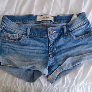 HOLLISTER LOW RISE SHORTS
